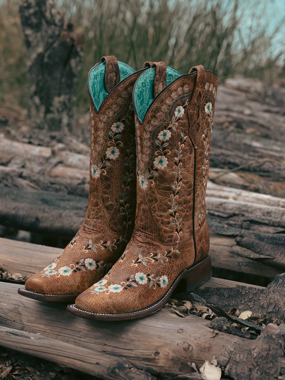A4398 LD Cognac Floral SQ. Toe Glow in the Dark