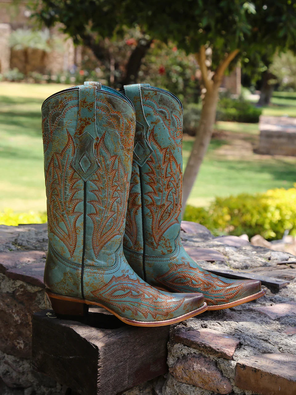 Z5345 LD Turquoise Embroidery Snip Toe